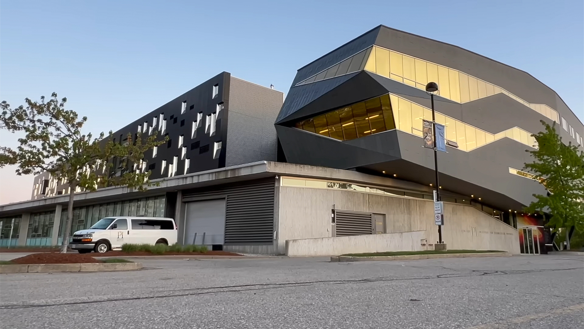 Between Architectures and Membranes